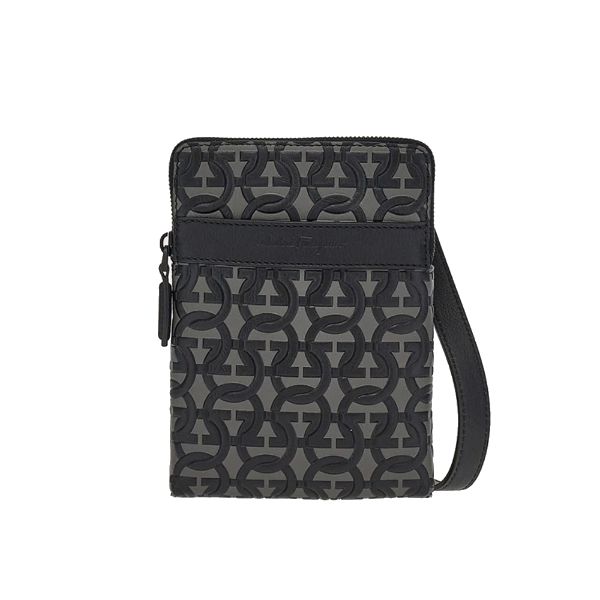 圖片 Salvatore Ferragamo Gancini 男款小牛皮側背包/斜背包 241104753423 001