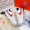 圖片 帝安諾-實體店面 sacai x Nike Zoom Cortez 4.0 白藍紅 解構 阿甘鞋 DQ0581-100