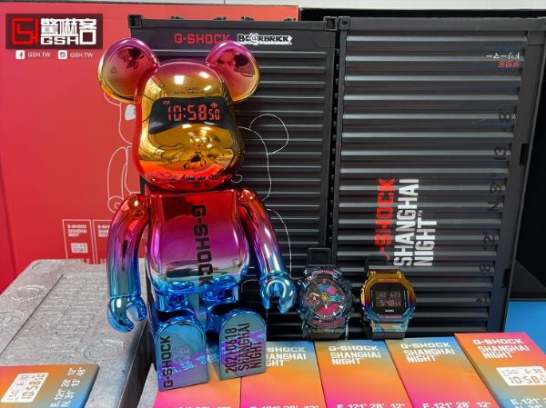 圖片 限量 G-SHOCK|BE@RBRICK 大套組 內含兩支手錶+一個400%大公仔+四個100%小公仔