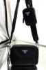 圖片 Prada 2VH070 Saffiano 再生尼龍及 Saffiano Brique 相機包 附吊飾萬用包  黑色《2024季度新品》