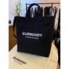 圖片 Burberry 經典 字母logo設計 男生側邊 手提 托特包