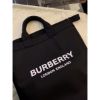 圖片 Burberry 經典 字母logo設計 男生側邊 手提 托特包