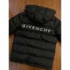 圖片 Givenchy 紀梵希 背後刺繡字母設計 黑色羽絨外套 青年款 男女都能穿