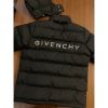 圖片 Givenchy 紀梵希 背後刺繡字母設計 黑色羽絨外套 青年款 男女都能穿