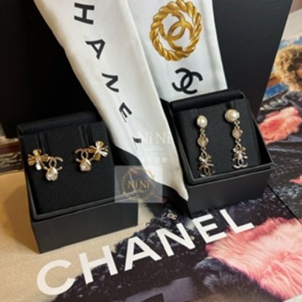 圖片 Chanel 幸運草🍀貼耳耳環（左）