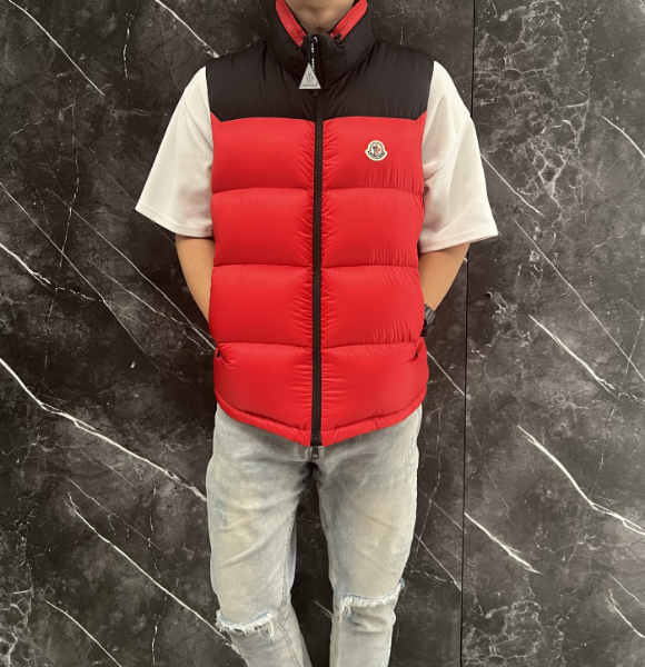 圖片 MONCLER 經典紅黑羽絨背心