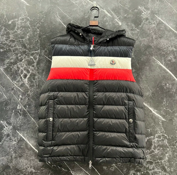 圖片 MONCLER 連帽羽絨背心