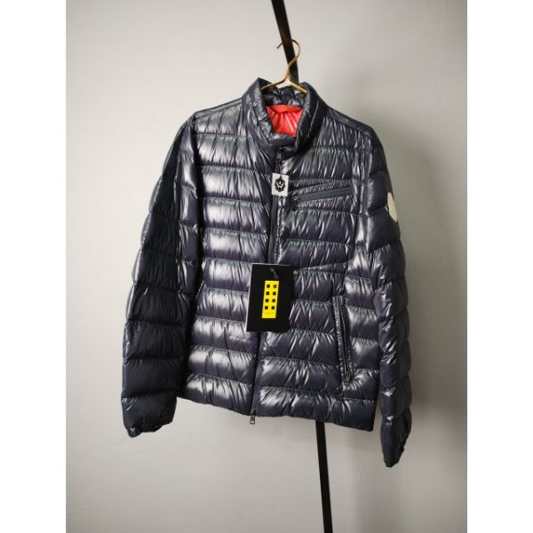 圖片 MONCLER 深藍紅內裡羽絨外套