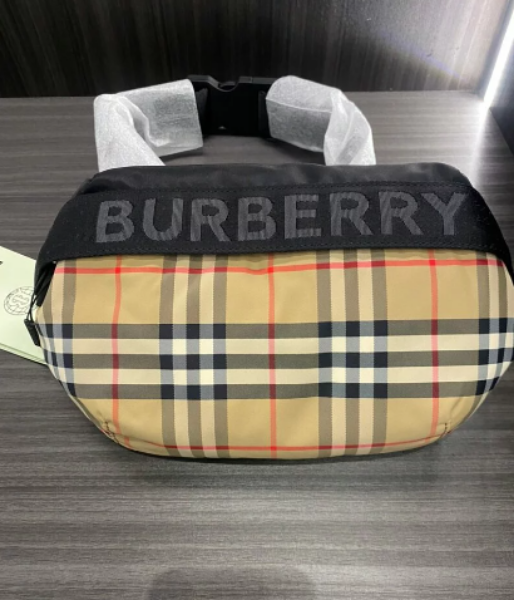 圖片 BURBERRY腰包格紋