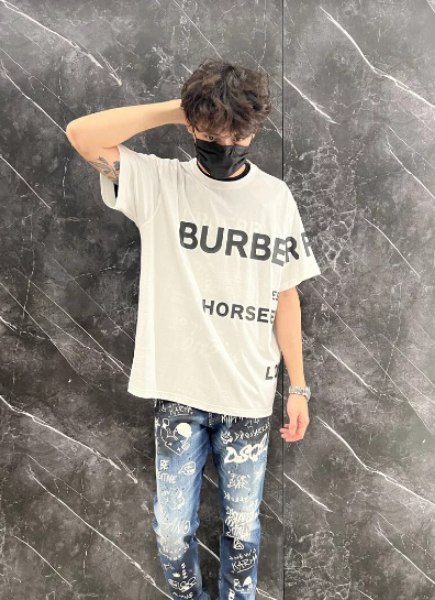 圖片 BURBERRY 寬版字母T