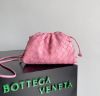 圖片 Bottega Veneta 585852 The Pouch 20 羔羊皮編織迷你雲朵包  緞帶粉色