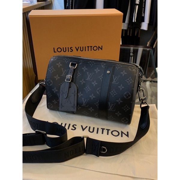 圖片 LV 經典 黑灰色老花 City Keepall 男生 側背包 圓筒包 M45936 預購