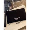 圖片 Burberry  經典 黑白立體字母設計 男生 手拿包