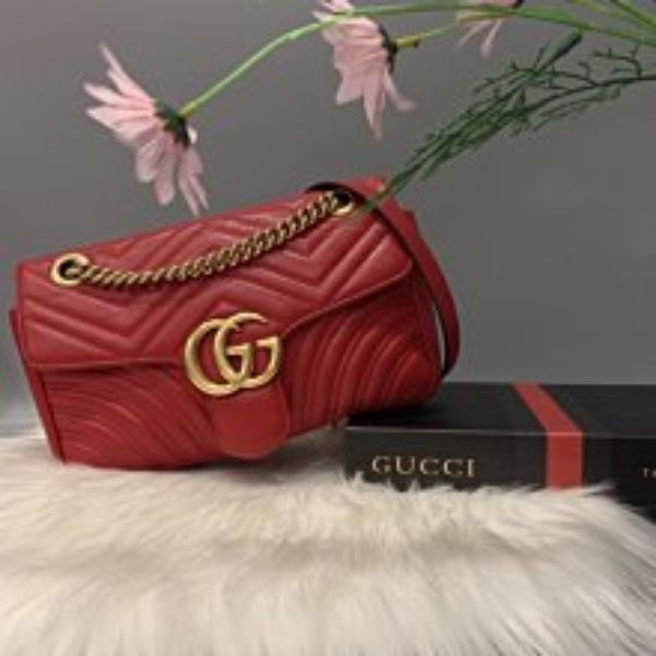 圖片 【哈極品】二手品《GUCCI 古馳 紅色山型紋 GG marmont 馬夢相機斜背包/肩背包》