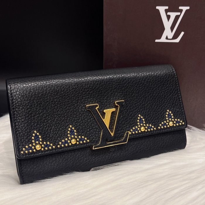【哈極品】美品《Louis Vuitton LV 黑色 全皮 CAPUCINES 大LOGO拼鉚釘 二折長夾/皮夾》