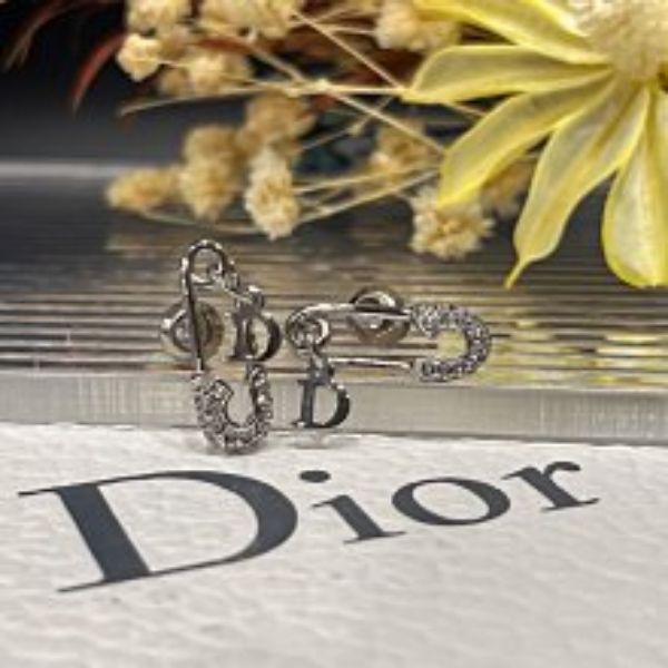 圖片 【哈極品】閒置品《Christian Dior 銀色拼水鑽迴紋針造型耳針/耳環/飾品》