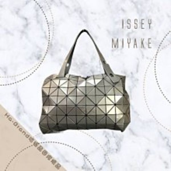 【哈極品】極新美品 《ISSEY MIYAKE 三宅一生 BAOBAO 鐵灰色10x8拉鍊托特包/側肩包》