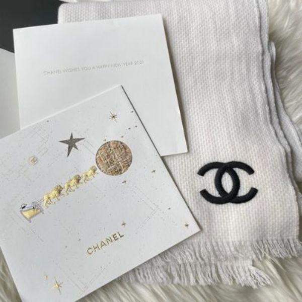 圖片 Chanel Vic 新年禮 白色圍巾