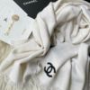 圖片 Chanel Vic 新年禮 白色圍巾
