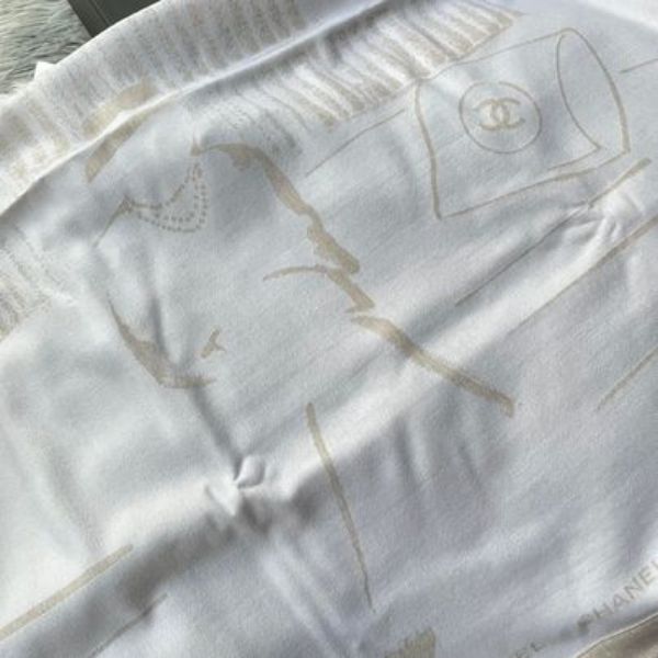 圖片 Chanel Vic生日禮 Coco夫人燕麥色雙面披巾