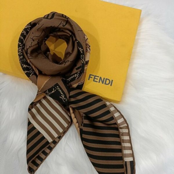 圖片 【哈極品】美品《FENDI 芬迪 咖啡色90x90公分 線條包包造型 方巾/絲巾》