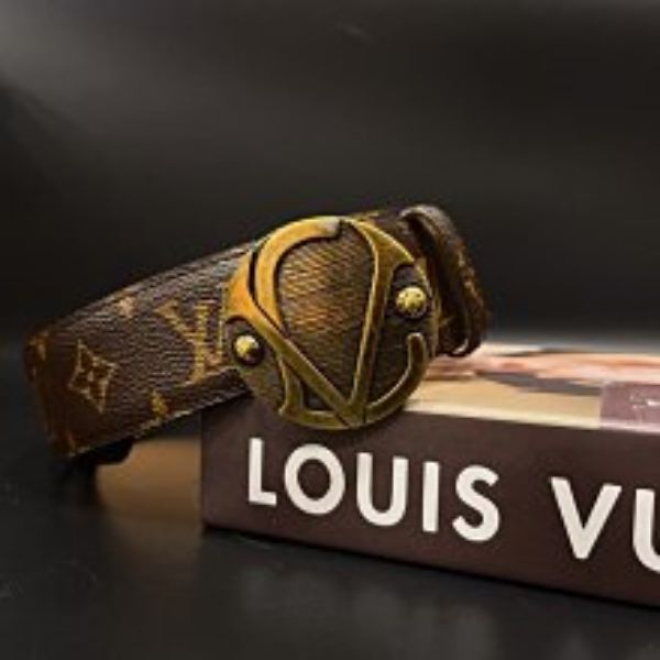 圖片 【哈極品】美品《Louis Vuitton LV 老花字紋 圓形金色LOGO 85公分皮帶/腰帶》