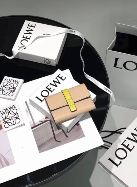 圖片 【LOEWE】柔軟粒面小牛皮短夾小號