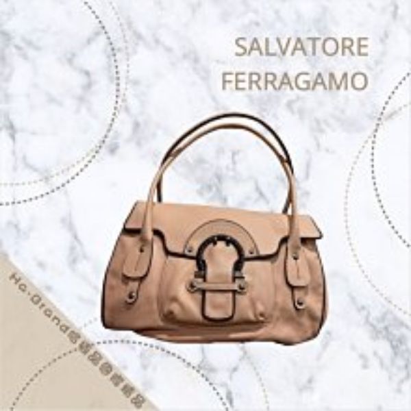 【哈極品】美品《SALVATORE FERRAGAMO 粉膚色 全皮 馬蹄扣 圓把側肩包/肩背包》