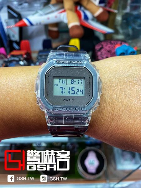 圖片 G-SHOCK 復古風數位休閒錶 透明黑 DW-5600SK-1
