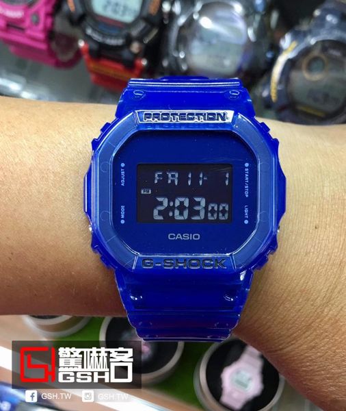 圖片 G-SHOCK 復古風果凍色休閒錶 透明藍 DW-5600SB-2C