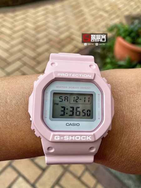 圖片 G-SHOCK 經典流行設計電子休閒錶 粉色 DW-5600SC-4