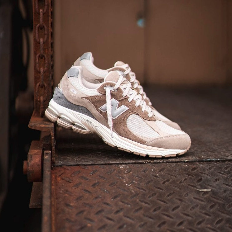 NEW BALANCE 2002R 奶茶色麂皮拼接復古男女鞋M2002RSI-zingala商店