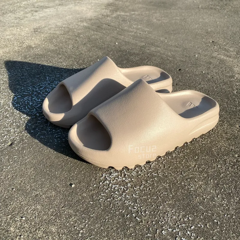 Focus Store】部分現貨adidas Yeezy Slide 'Pure' GW1934 沙色-zingala商店