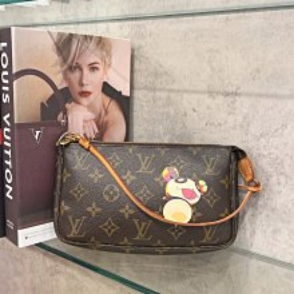 圖片 【哈極品】二手品《Louis Vuitton LV 老花字紋限量款村上隆熊貓腋下包/手提包/肩背包/化粧包/麻將包》