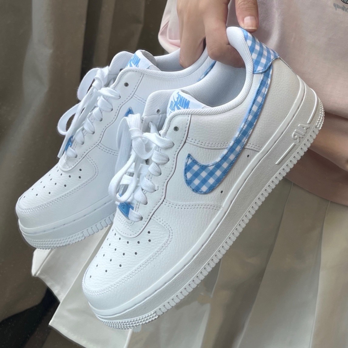 💙NIKE AIR FORCE 1 LOW 藍白格紋女鞋DZ2784-100-zingala商店