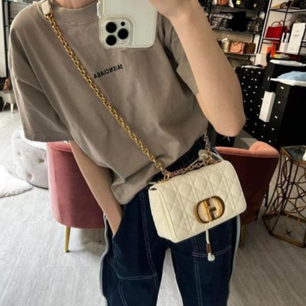 圖片 Dior 象牙白金釦Caro小號🤍