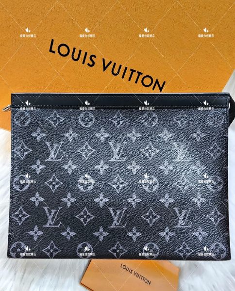 圖片 LV M61692 POCHETTE VOYAGE MM 黑老花手拿包