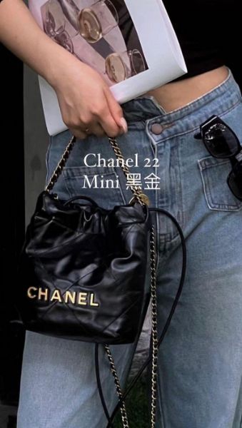 圖片 CHANEL 2023 新款 AS3980 22 mini hobo 黑 金鍊