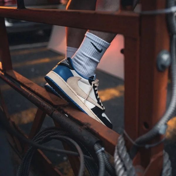 Travis Scott x Fragment x Air Jordan 1 LOW OG "Military Blue" 閃電 倒鉤 白藍黑低筒 DM7866-140