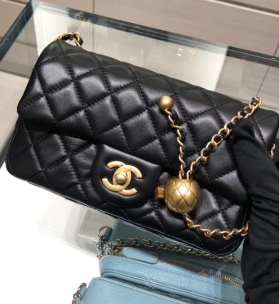 圖片 CHANEL AS1786 金球 CF 20 cm 鏈帶斜背包 黑