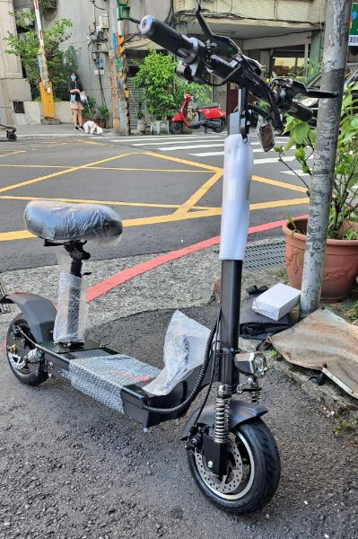 圖片 電動滑板車--36V越野款 (勾勾儀表)