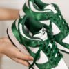 圖片 NICEDAY 代購 Nike Dunk Low Satin Green 絲綢綠 緞面 白 綠 男女尺寸 DX5931-100