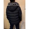 圖片 Moncler 帽子字母設計 搭配手臂小logo 羽絨外套