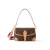 圖片 LV LOUIS VUITTON 路易威登 DIANE 寬版背帶設計 Monogram帆布手提斜背包 M46049