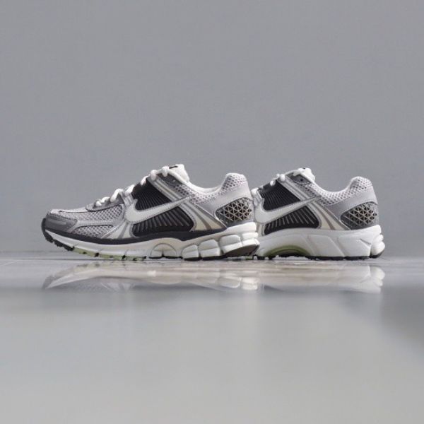 Nike Zoom Vomero 5 Cobblestone and Flat Pewter FB8825001