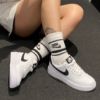 圖片 NIKE AIR FORCE 1 全白黑勾 鐵牌 女鞋 DD8959-103