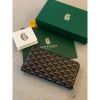 圖片 Goyard 經典滿版老花Logo設計 黑棕配色搭配內裏拼接黃色 男生 男款  拉鍊 皮夾 長夾 現貨 