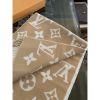 圖片 Louis Vuitton LV 經典滿版 雙面可使用 奶茶色 圍巾 預購