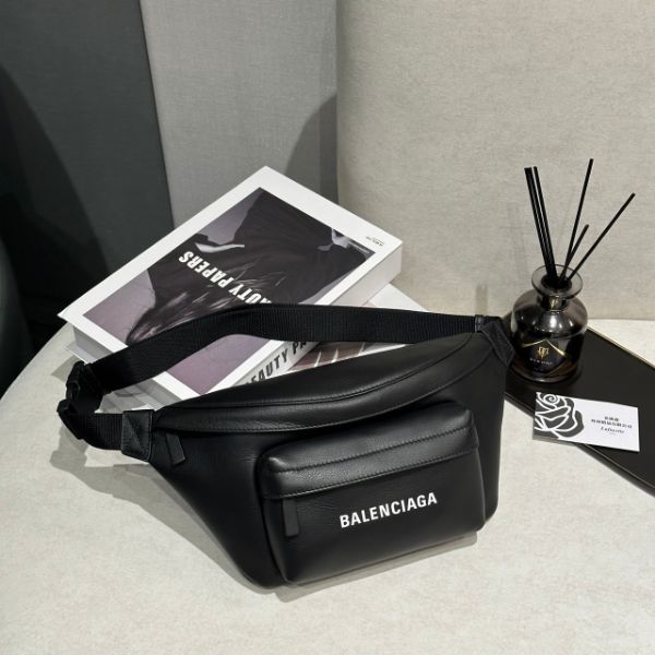 圖片 BALENCIAGA  EVERYDAY 黑色牛皮腰包/斜背包