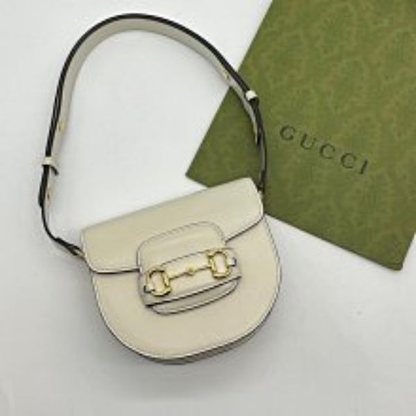 圖片 【哈極品】極新美品《GUCCI 古馳 米白色 HORSEBIT 1955圓形迷你袋/金扣斜背包/肩背包》